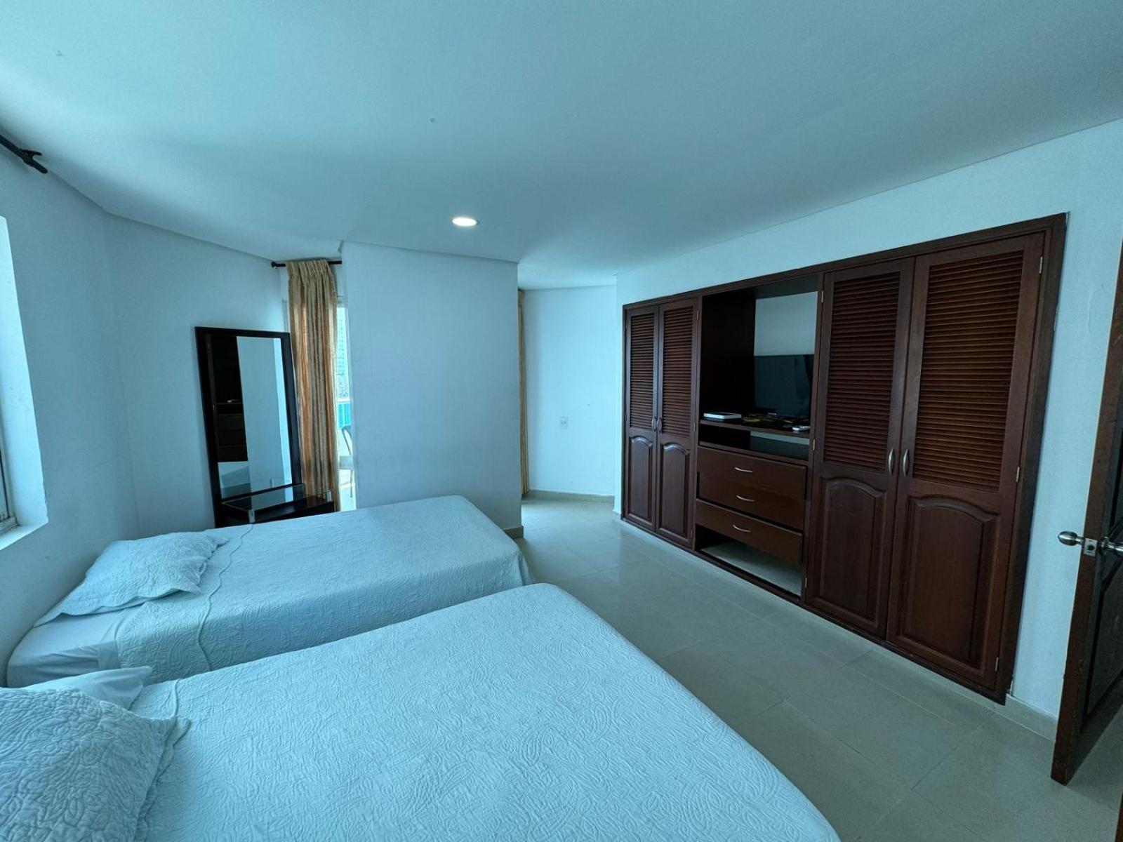Apartamento En Laguito Ed Torres Del Lago 604 Icdi Cartagena Luaran gambar